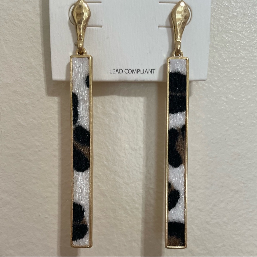 ❤️NEW ARRIVAL! Maddie Gold Leopard Bar Earrings